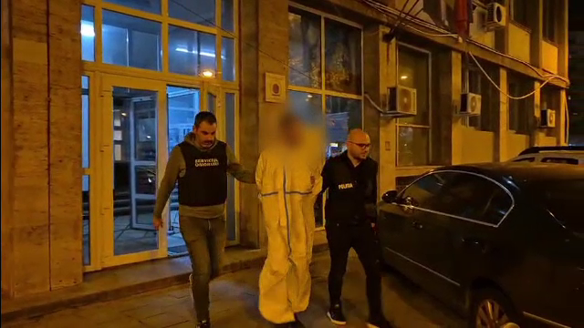 Un tânăr din București și-a ucis tatăl cu patru cuțite după ce l-ar fi întrerupt în timpul unui joc pe calculator