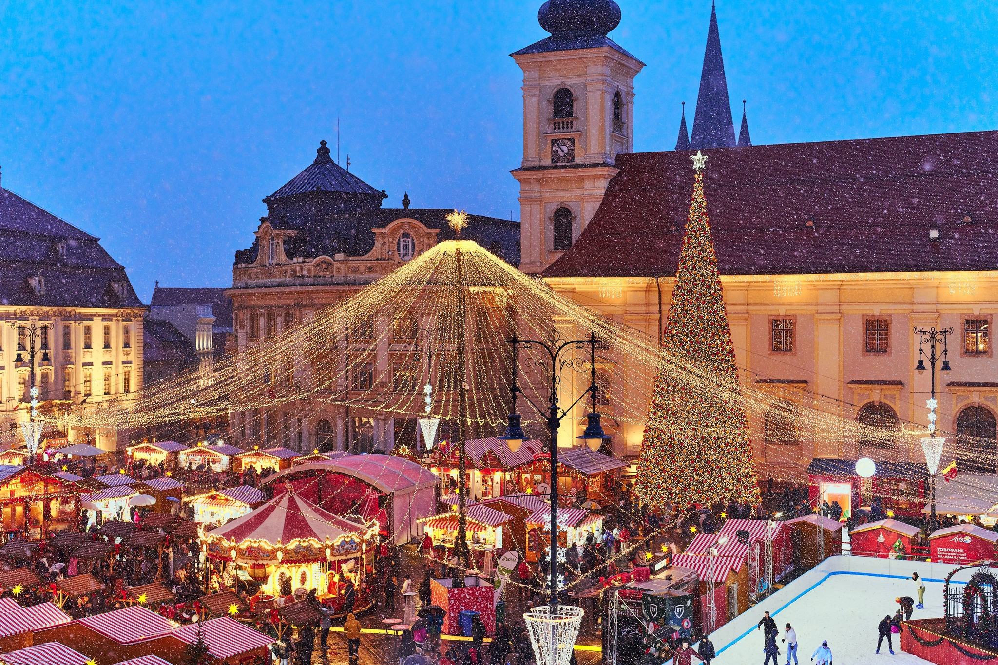 Târg de Crăciun Cluj 2025. Ce nu trebuie să ratezi ca turist aici. Atracții, mâncare și activități pentru toată familia