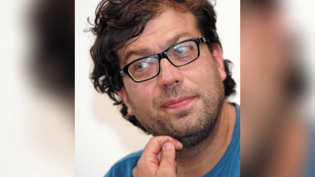 Artan a fost înmormântat. Zeci de coroane și buchete de flori au fost depuse la intrarea in biserică