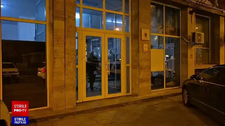 Un tânăr din Capitală a fost reținut pentru 24 de ore după ce și-ar fi ucis cu cruzime tatăl. Cum s-a produs tragedia. VIDEO