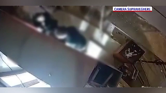 Trei tineri au furat pachete de cafea dintr-un magazin din Timișoara și apoi s-au luat la bătaie cu angajații