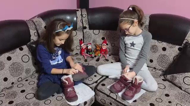 Moș Nicolae a fost darnic și anul acesta. Copiii cei mai cuminți au primit ciocolată, jucării și cărți