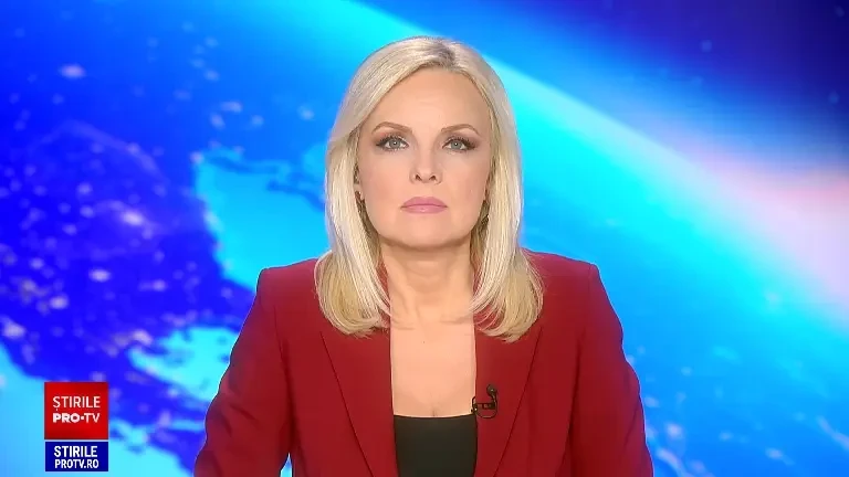 O ambulanță SMURD a rămas blocată în noroi în timpul unei misiuni în Botoșani. Localnicii au mutat-o cu un tractor