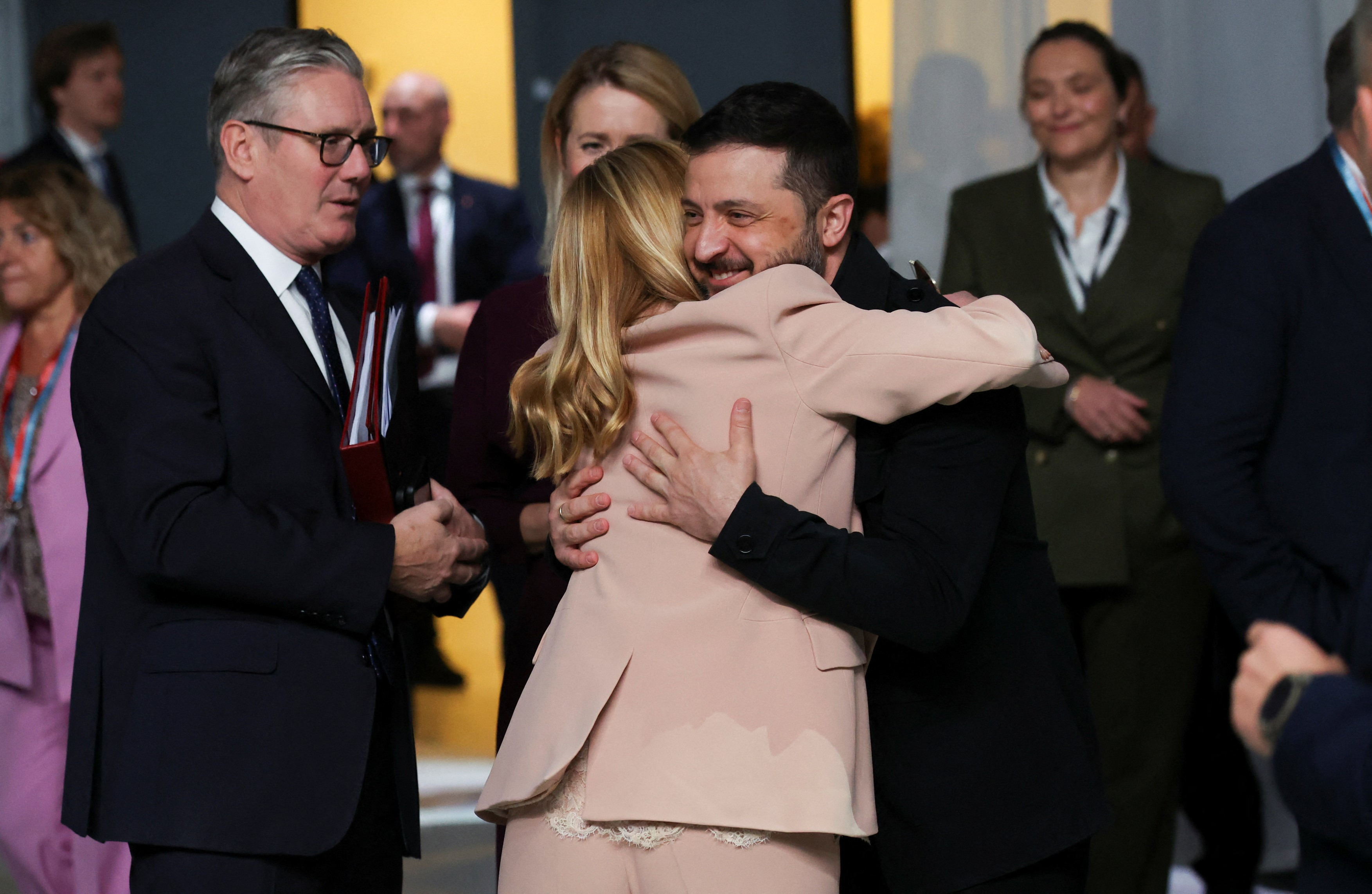 Meloni și Zelenski, discuție telefonică înaintea consultărilor de pace. Ce promisiune a făcut premierul Italiei