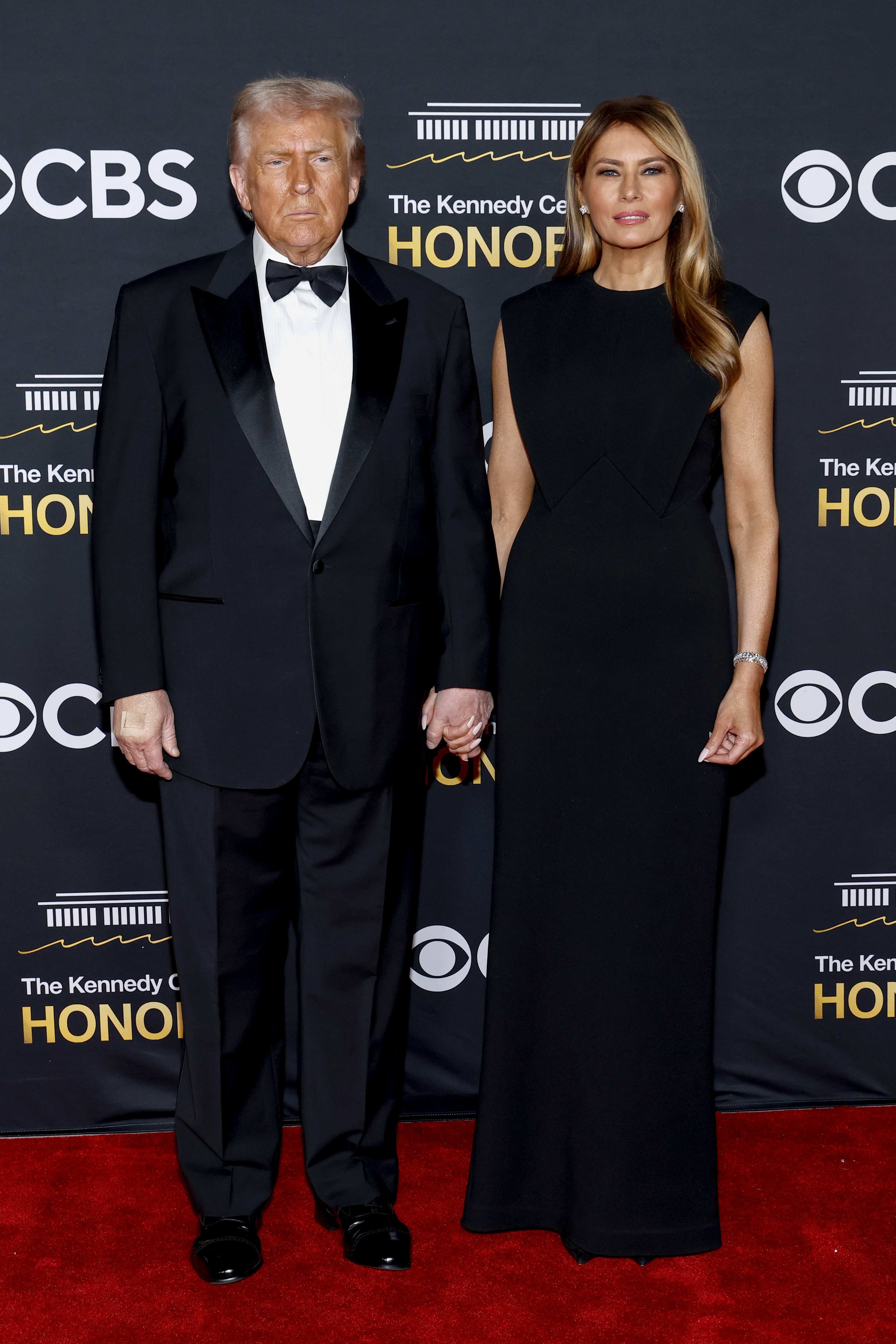 Melania Trump, apariție elegantă pe covorul roșu la gala Kennedy Center Honors, alături de Donald Trump. GALERIE FOTO