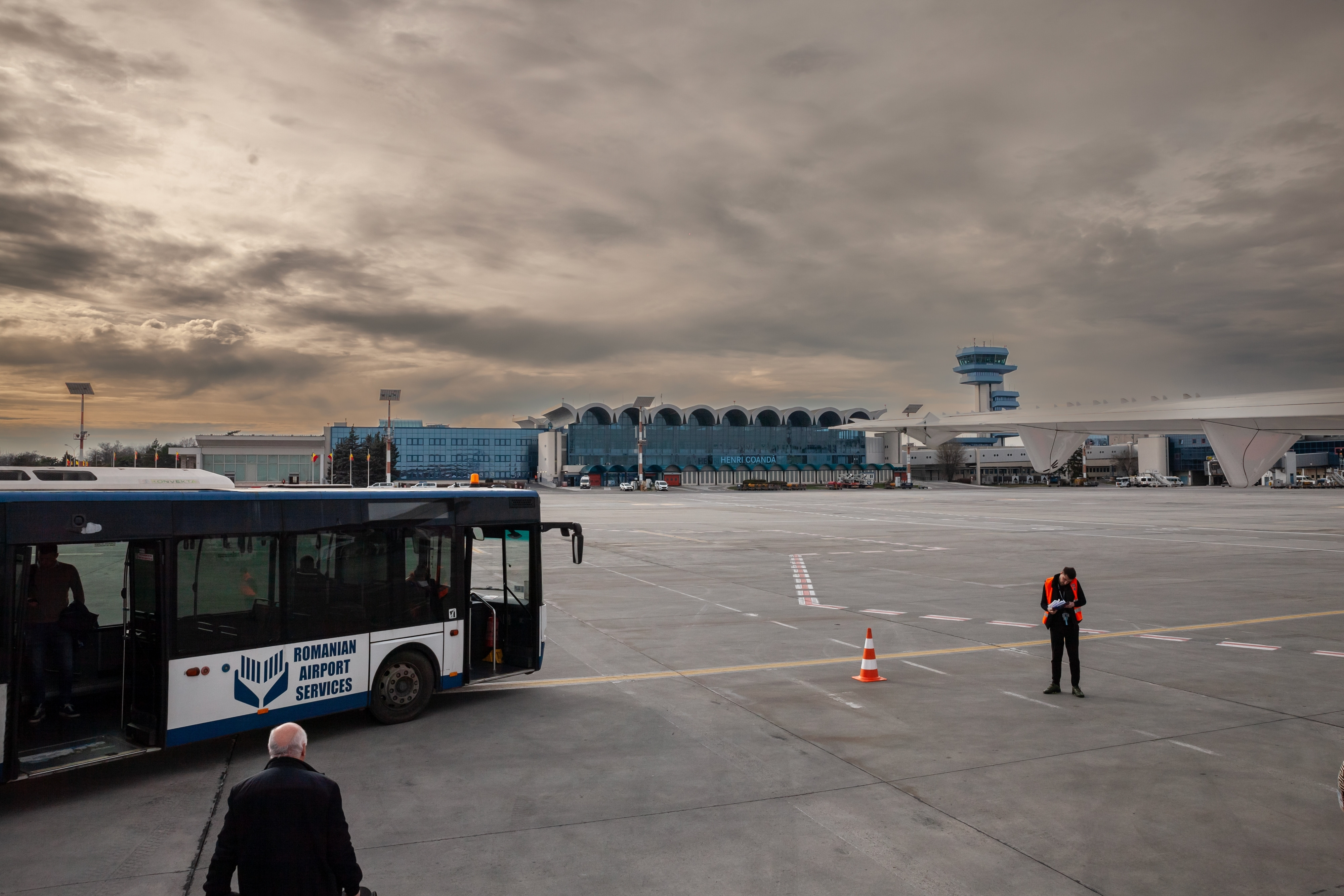 Transportul public din zona Aeroportului Otopeni va fi reorganizat. Autobuzele 100 și 442 vor circula pe o arteră nouă