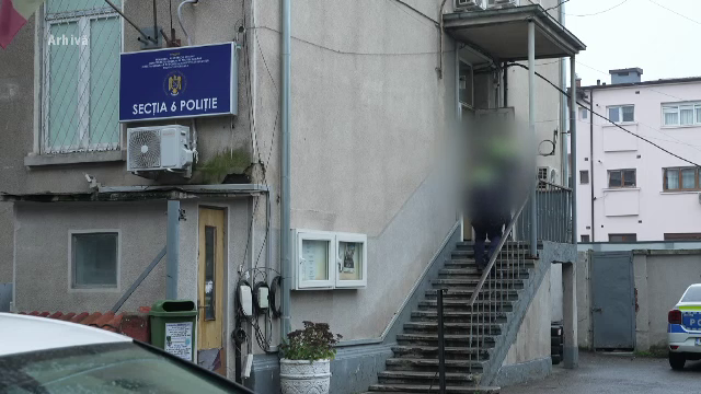 Un polițist a fost condamnat după ce a luat mită. Folosea banii pentru favoruri ilegale pentru deținuți din arest