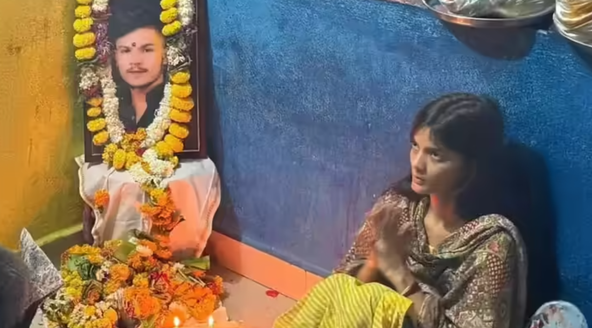 O tânără din India s-a „căsătorit” simbolic cu iubitul ucis de familia ei, care se opunea relației: „Dragostea a învins”