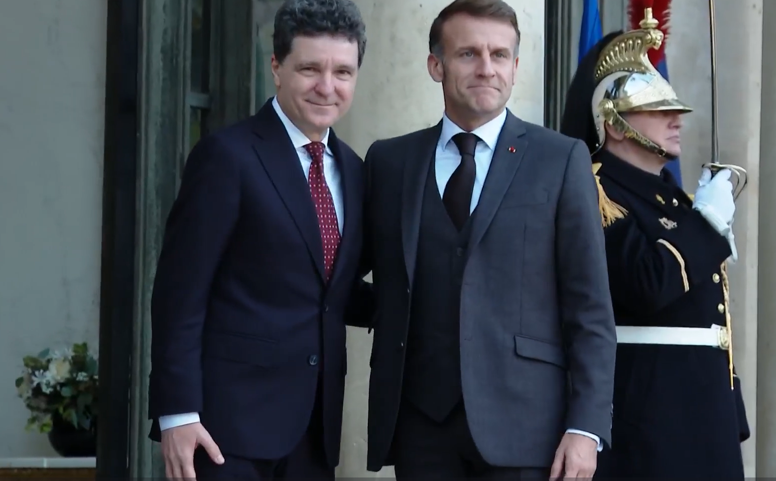 Nicușor Dan, primit de Emmanuel Macron: Ne-am împărtăşit experienţa în ceea ce priveşte războiul hibrid, avem de învățat