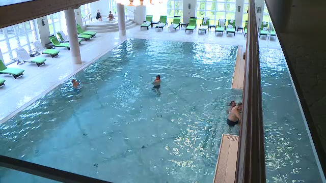 Turismul de o zi, reinventat la munte, în lipsa zăpezii. Cât costă o zi la un hotel cu spa, cu prânzul inclus