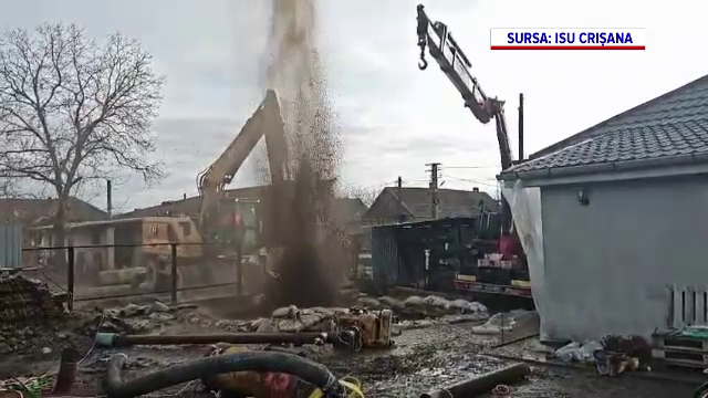 Au început lucrările de închidere a fântânii din Bihor unde s-au eliberat gaze toxice. Zona este monitorizată
