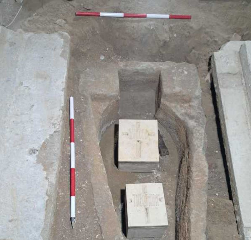 Morm&acirc;nt Mircea cel Bătr&acirc;n