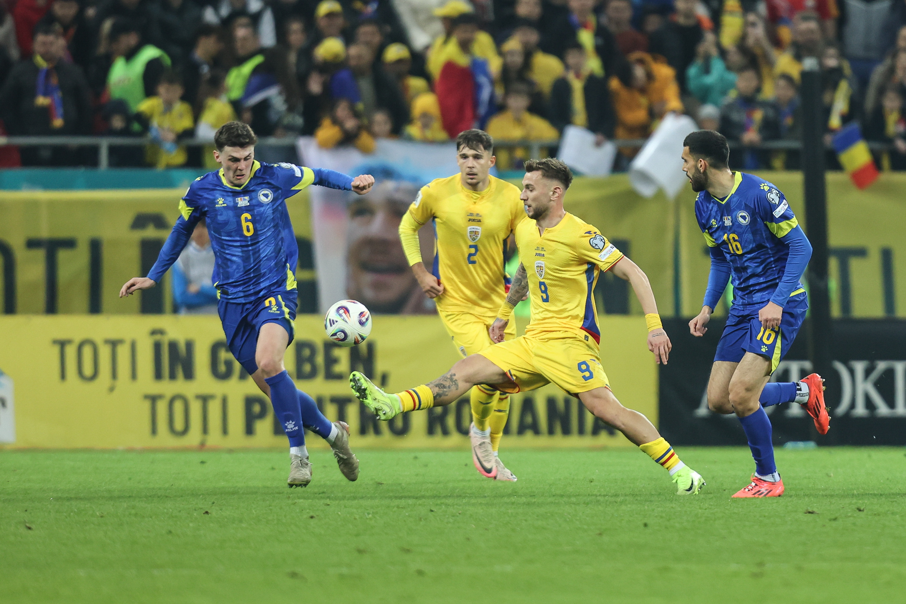 Lovitură pentru Mircea Lucescu. România a pierdut un titular pentru meciul decisiv din Turcia