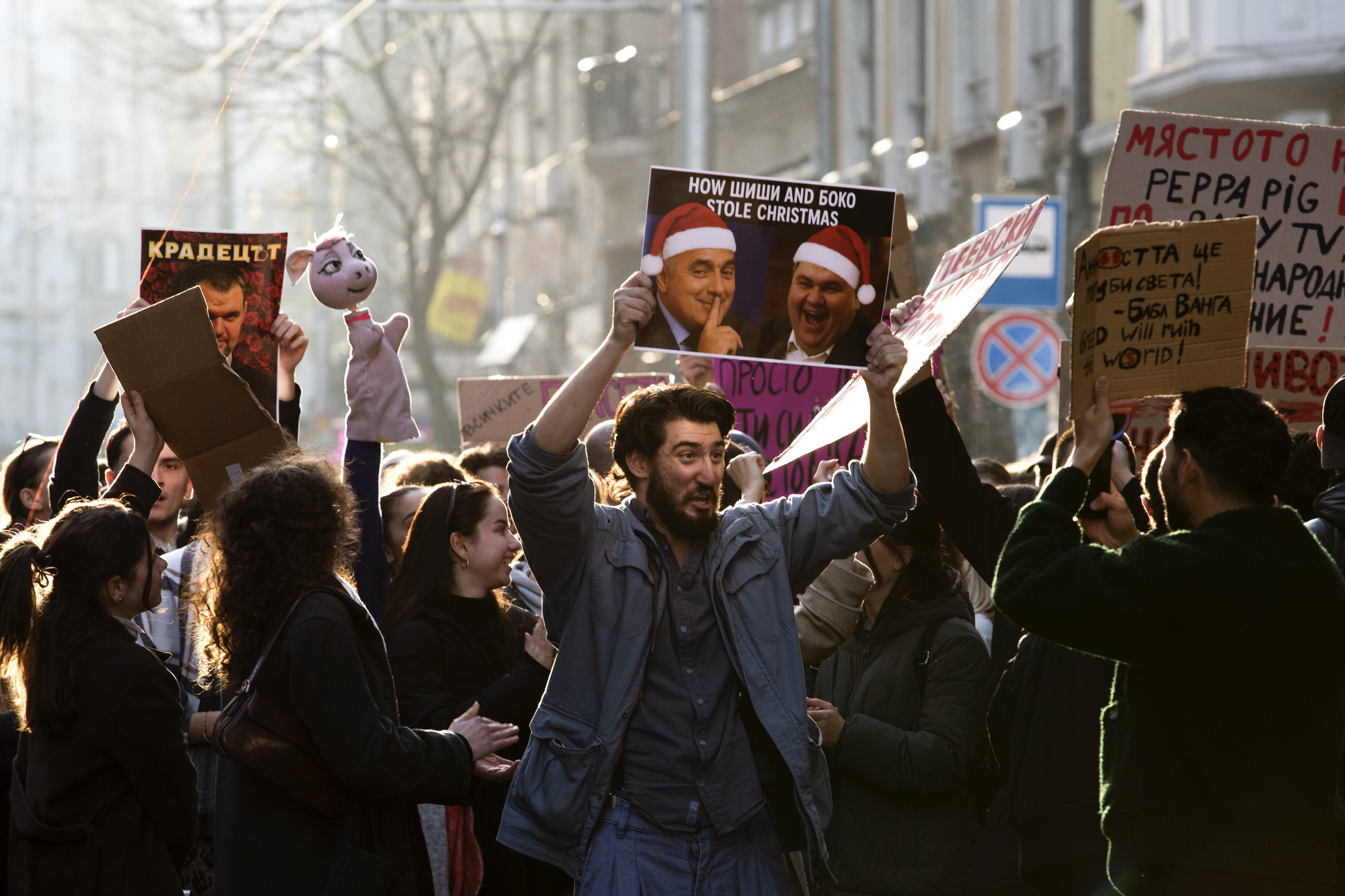 Guvernul bulgar a demisionat după protestele masive din stradă
