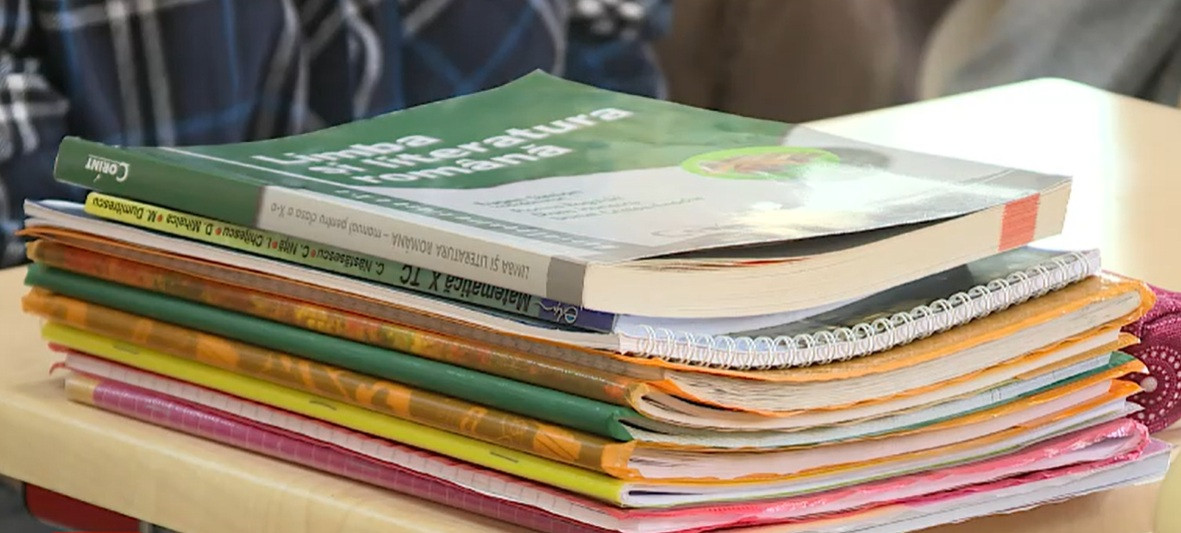 Programa de Limba Română pentru clasa a IX-a, criticată de peste 200 de personalități și mii de profesori. Ce riscuri ar fi