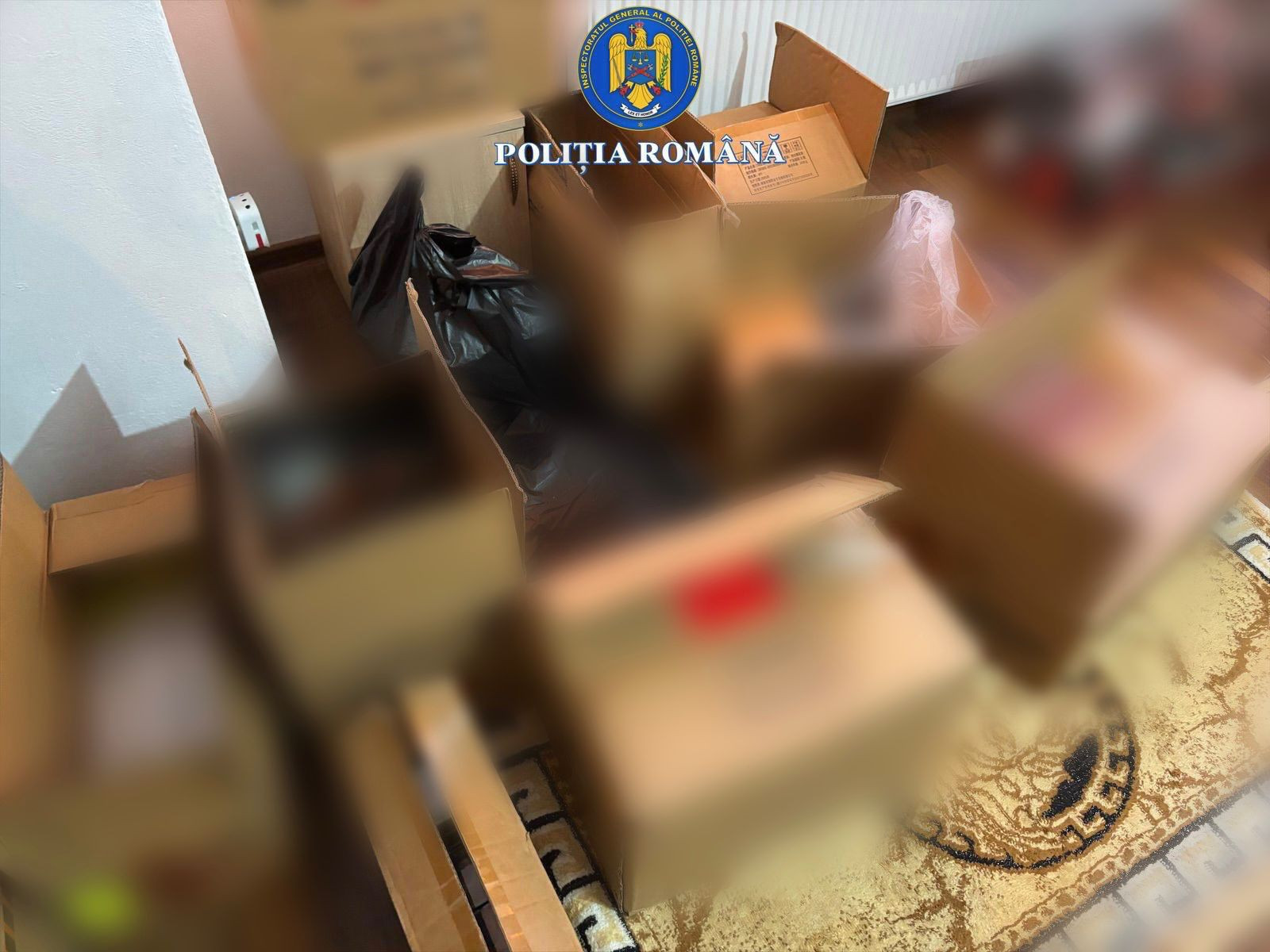 Polițiștii au descoperit o tonă de petarde și artificii deținute ilegal de un bărbat