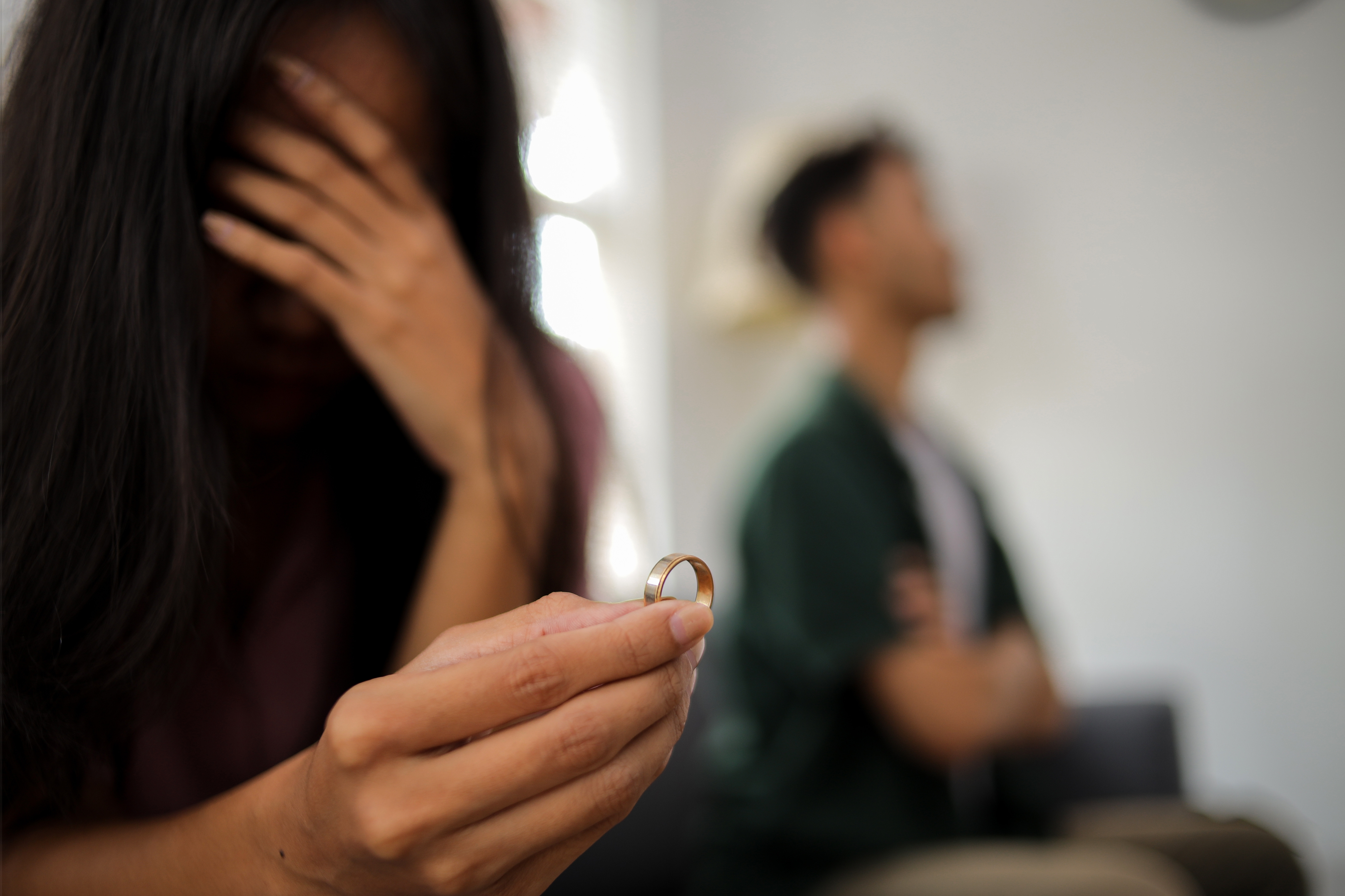 Divorț mai simplu la notar. Fiecare soț ar putea decide singur ce nume poartă, fără acordul fostului partener - Proiect