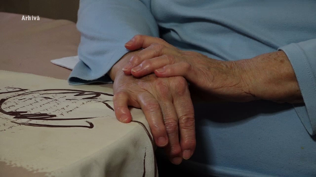 Români care tâlhăreau bolnavi în Italia, în arest la domiciliu. Au comis zeci de fapte înainte să fie prinși