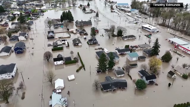Sute de mii de persoane, evacuate în SUA din cauza ploilor abundente. „Situația este potențial catastrofică”