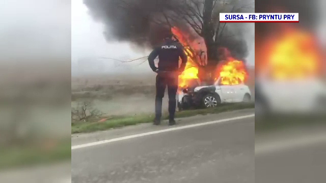 Un tânăr a murit carbonizat, după ce s-a izbit cu mașina de un copac, în Olt