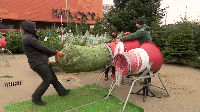 Românii intră în febra cumpărăturilor de Crăciun. Prețurile sunt și cu 10% mai mari față de anul trecut