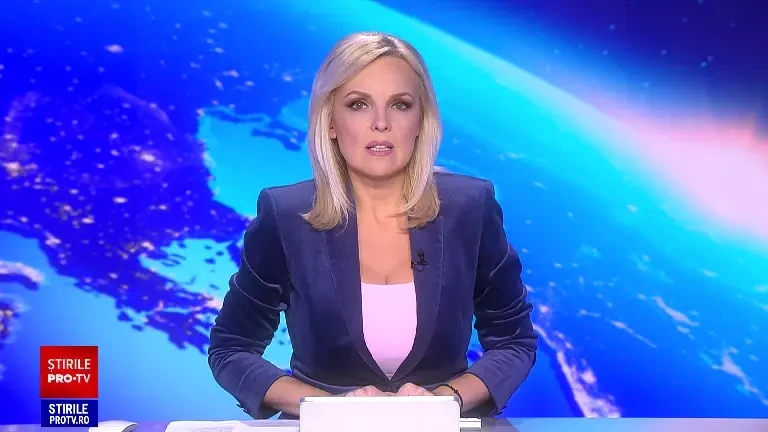 Momentul în care un trecător i-a furat arma unuia dintre atacatorii din Sydney. Zeci de oameni au fost răniți | VIDEO