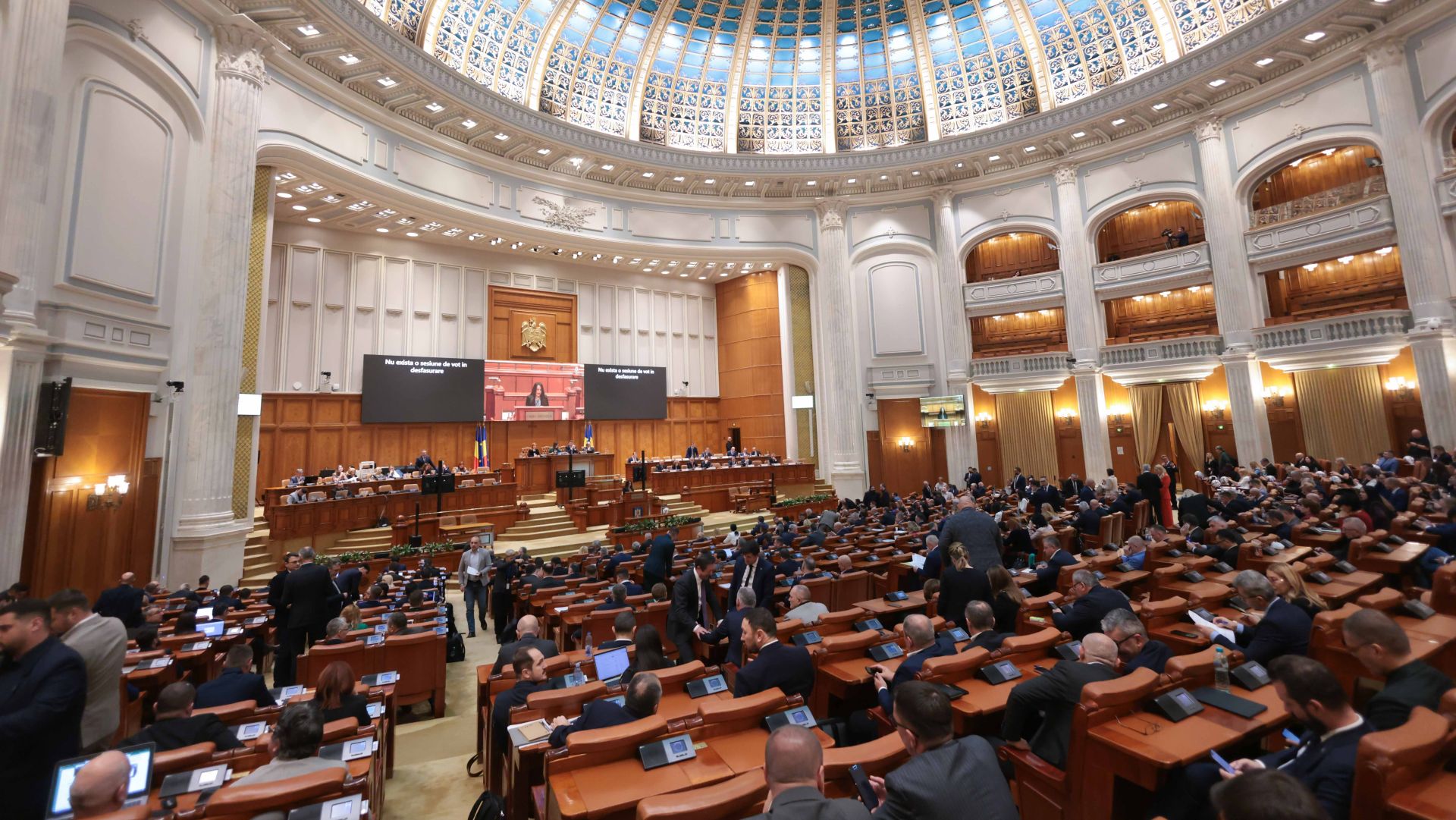 Moțiunea de cenzură împotriva lui Ilie Bolojan, depusă de PSD și AUR, ajunge în Parlament cu 254 de semnături — image 4