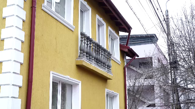 Un bărbat din Timișoara a căzut cu tot cu balconul, de la etajul 1, în timpul unor lucrări. Poliția a deschis anchetă