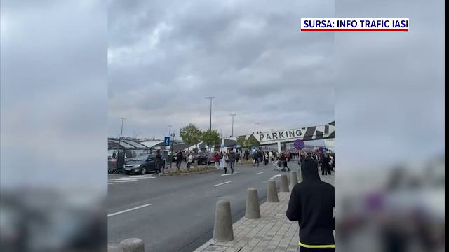 Panică într-un mall din Iași. Mii de oameni au fost evacuați după declanșarea alarmei de incendiu. Traficul a fost blocat