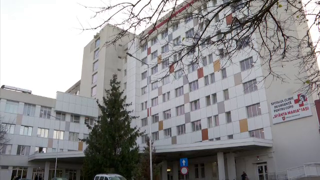 A treia zi fără apă la Spitalul de Copii din Iași. Medicii distribuie sticle de apă în saloane