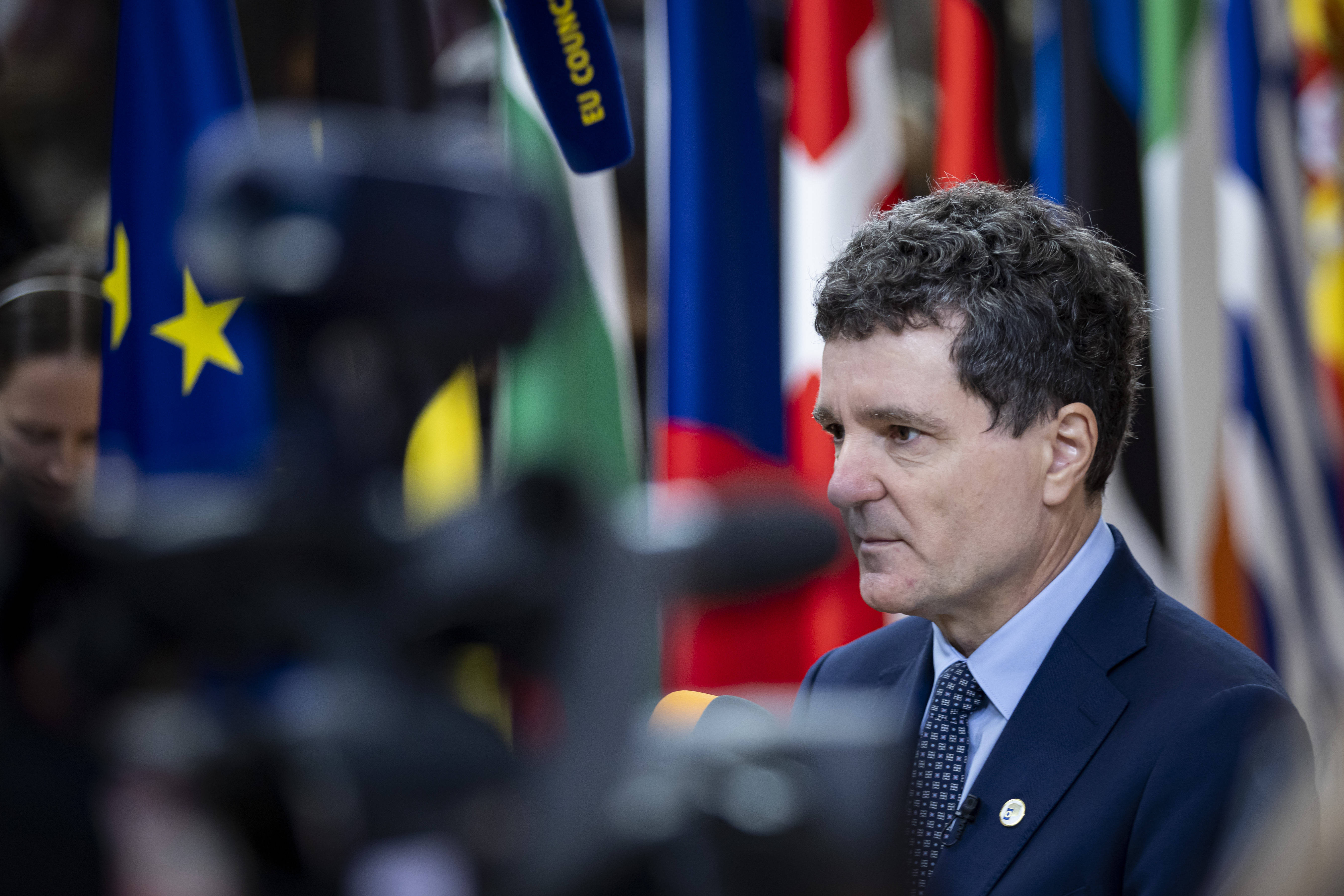 Nicușor Dan, pentru presa franceză: ”Trebuie să ne pregătim pentru un război cu Rusia” | VIDEO