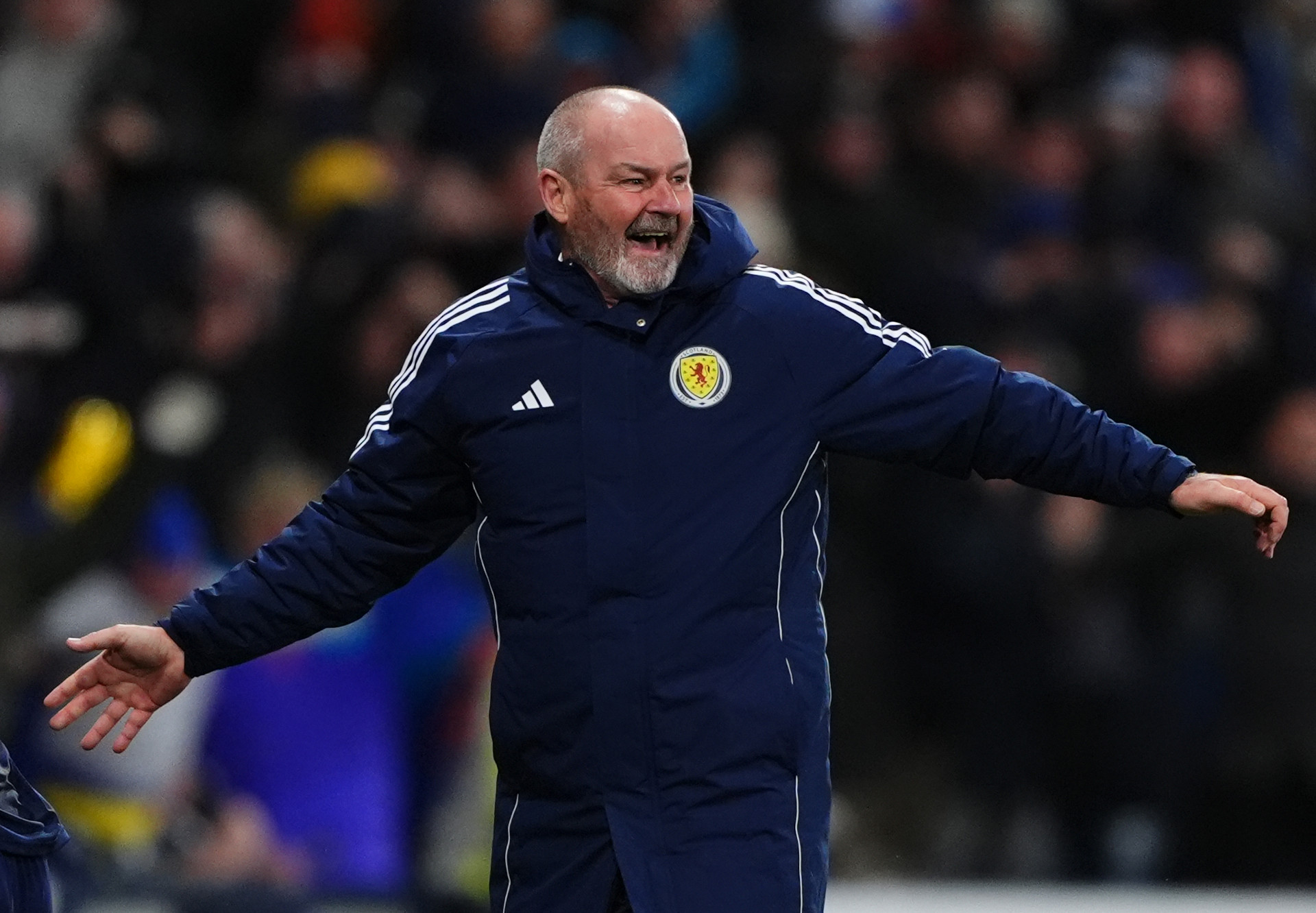 Selecţionerul Scoţiei, Steve Clarke, le cere fanilor să nu se îndatoreze pentru a participa la CM 2026