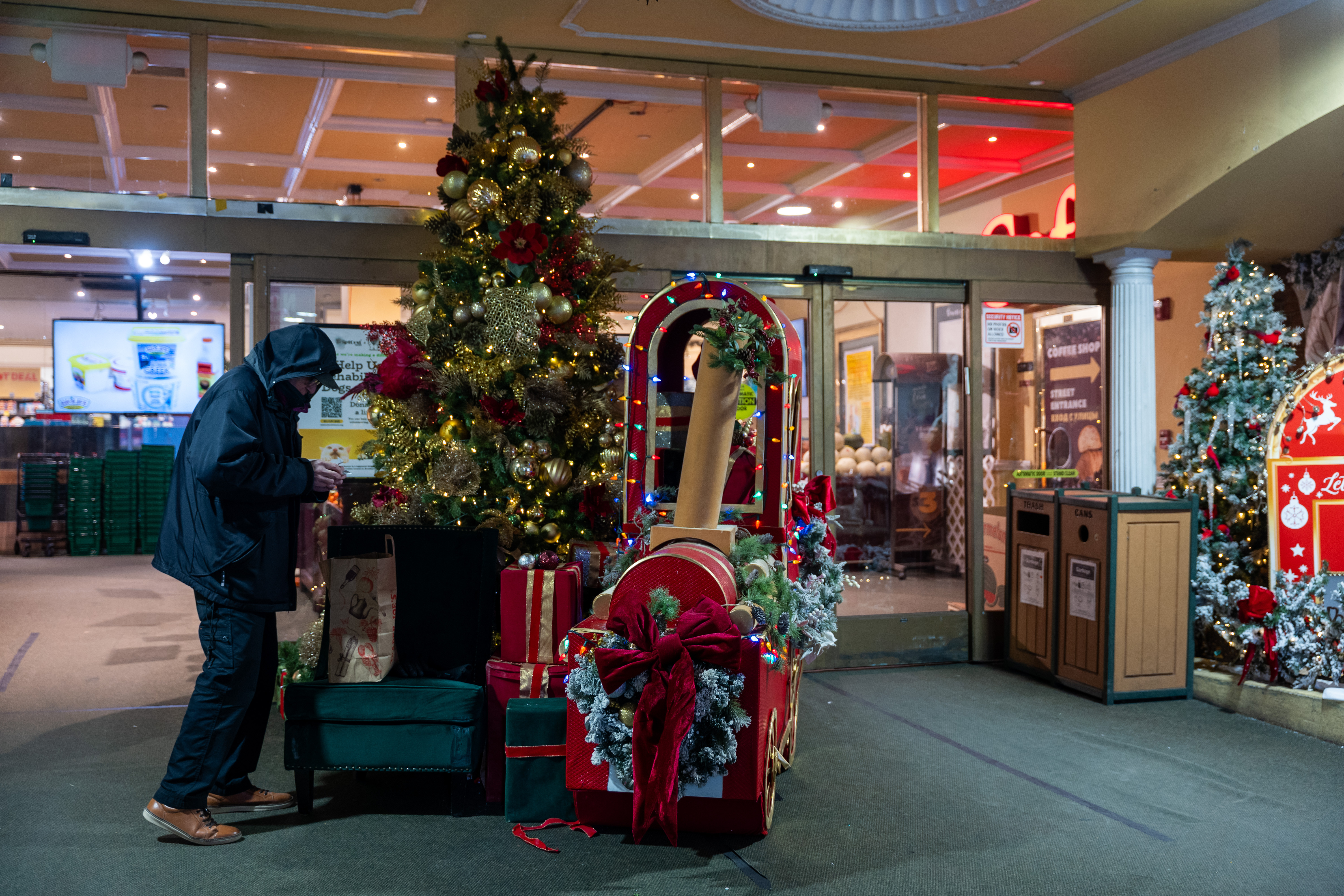 Americanii își restrâng bugetele de sărbători, afectați de scumpiri și de „pesimismul” economic│Sondaj