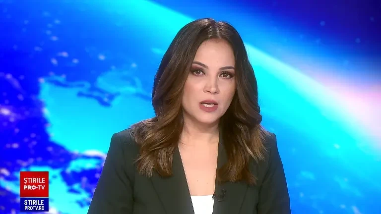 Un bărbat a murit electrocutat în Bacău în timp ce punea o instalație luminoasă de Crăciun. Cel care îl ajuta este la spital