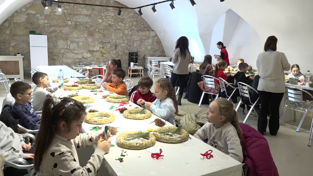 Moș Crăciun, așteptat cu nerăbdare la Alba Iulia. Copiii au confecționat decorațiuni pentru bătrânelul cu barbă albă