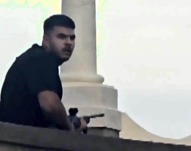 Teoristul supraviețuitor din Sydney a fost pus sub acuzare, după ce a ieșit din comă. Naveed Akram, 59 de infracțiuni