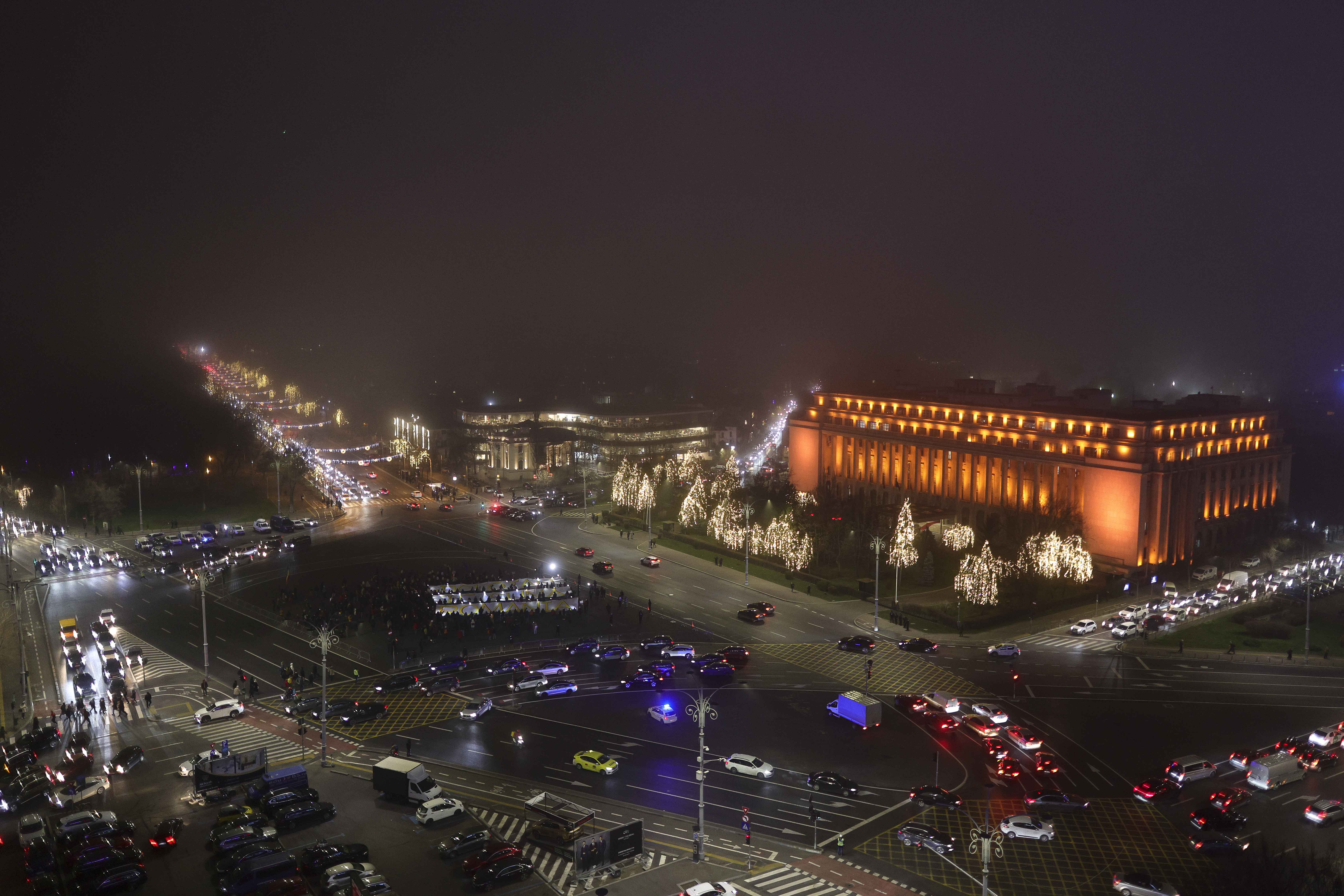 Protest-coregrafie în Piața Victoriei, cu mesaj direct pentru Ilie Bolojan. Oamenii cer modificarea Legilor Justiției. FOTO