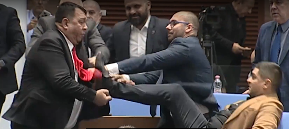 Bătaie în Parlamentul din Bulgaria în timpul dezbaterii bugetului de stat. Acuzații dure. VIDEO șocant