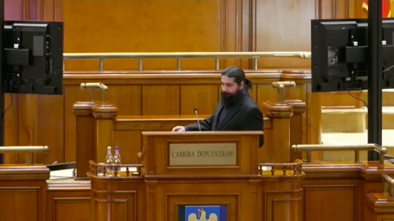 Circ în Parlament, la Legea privind combaterea extremismului. Un deputat AUR a pus muzică rap la microfon: ”Să vă fie rușine”i