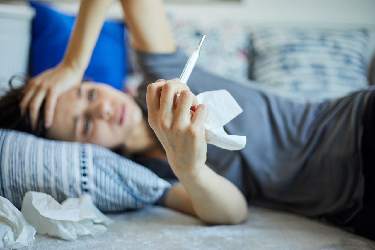 Gripă sau răceală. Simptomele care le diferențiază și semnele care te trimit la medic