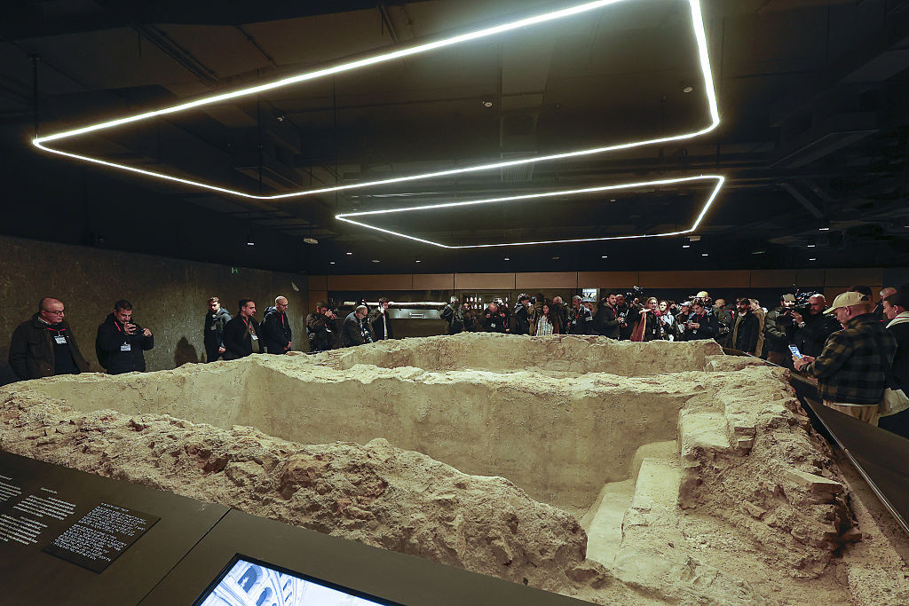 Muzee în miniatură în noile stații de metrou de la Roma. Mii de călători trec zilnic pe lângă băi termale și barăci militare