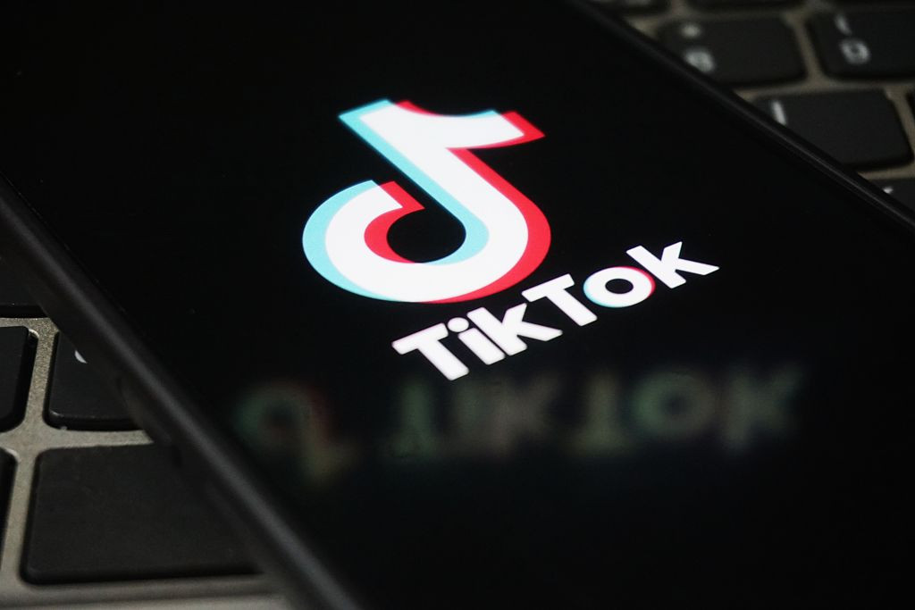 TikTok va lansa în UE un sistem de verificare a vârstei, pe fondul presiunilor pentru restricții mai dure pentru minori