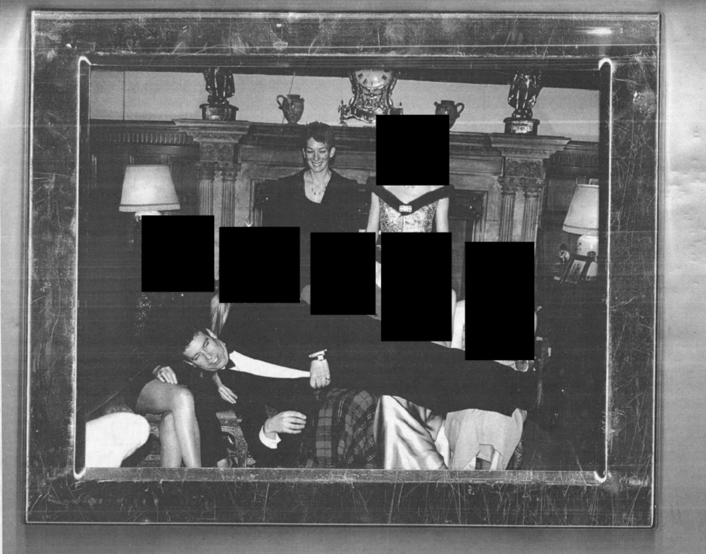 Un fost prinț apare într-o fotografie controversată în dosarele Epstein. Documentele publicate stârnesc reacții dure