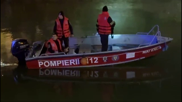 Alertă pe râul Bega, lângă Gara de Nord din Timișoara. O persoană ar fi fost văzută înghițită de ape