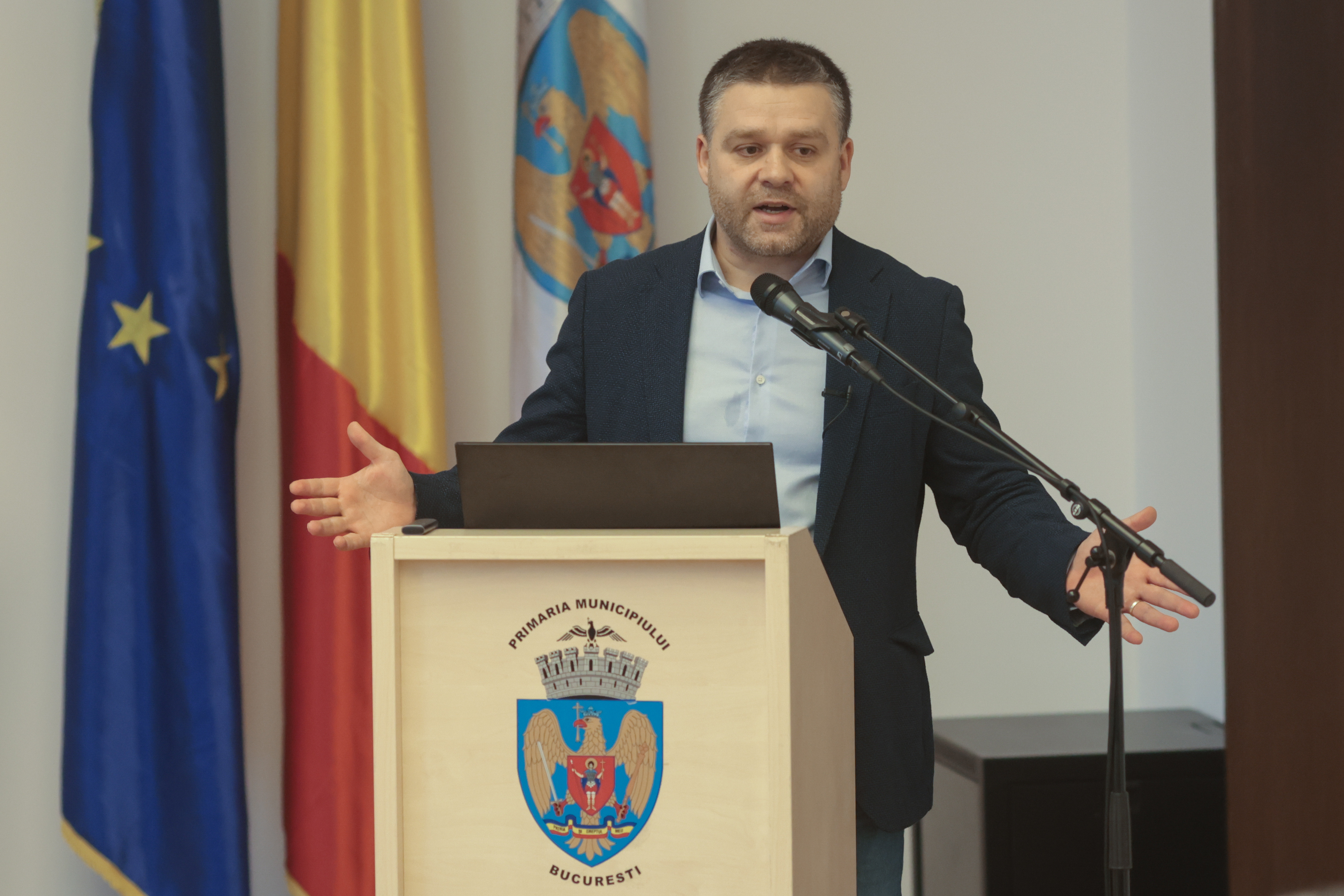 Ciprian Ciucu anunţă că Primăria Capitalei are datorii de miliarde de lei. STB are debite de 1,3 miliarde de lei