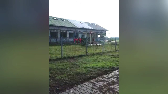 Un bărbat a murit, iar altul este rănit, după ce au căzut de pe acoperișul unei grădinițe, în Timiș. Ce s-a întâmplat