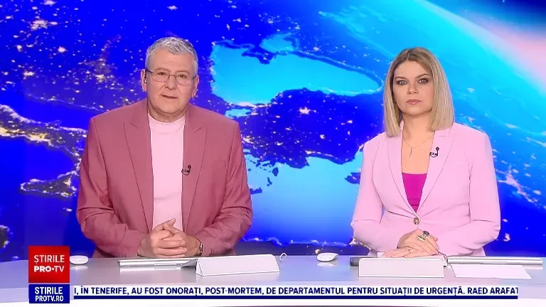 La Oradea, copiii au început să-și piardă răbdarea așteptând Moș Crăciun. Au îmbrăcat costume roșii și au ieșit la colindat