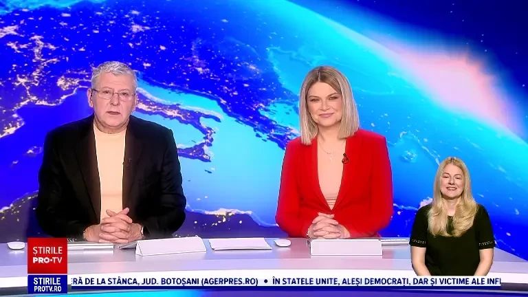 Flashmob de colinde în centrul Constanței: artiștii au cântat de la balcoanele unei clădiri istorice