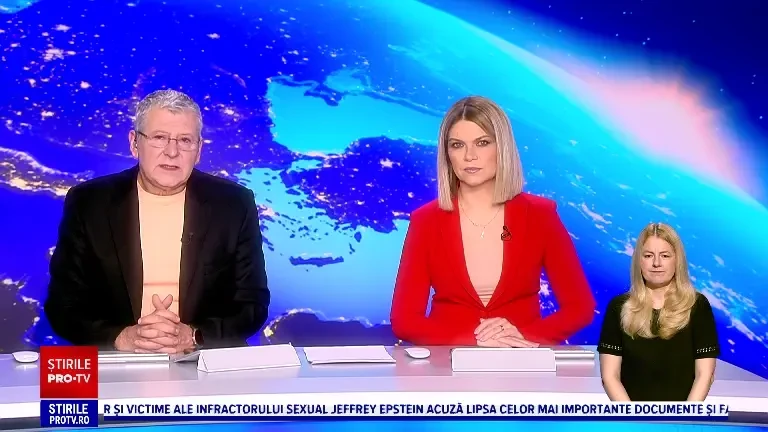 Spiritul sărbătorilor în forme inedite: patinoar într-un monument antic din Croația și case împodobite în Germania