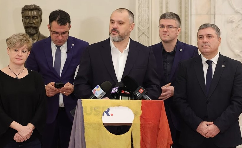 USR a depus o iniţiativă legislativă care prevede interzicerea organizaţiilor şi simbolurilor cu caracter comunist